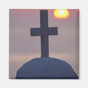 Kreuz auf der Spitze einer Kirche bei Sonnenunterg Magnet