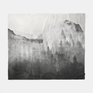 Kreuz auf nebelige Berge Fleecedecke