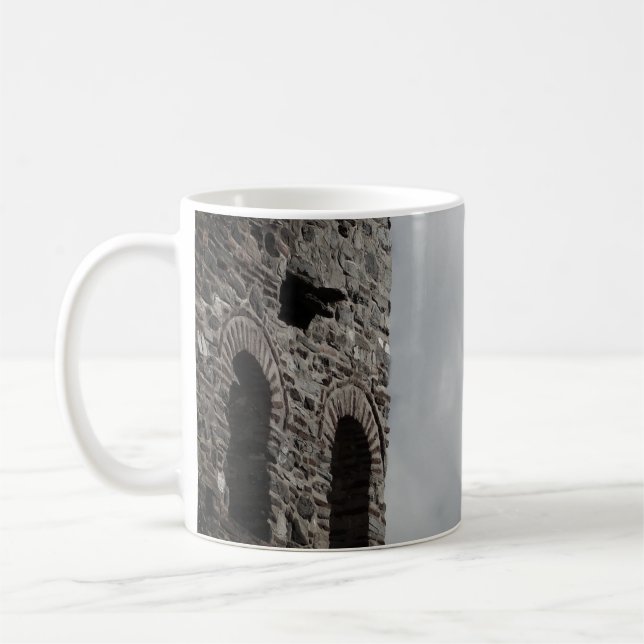 Kreuz in der Tasse des Skies-Fotos (Links)