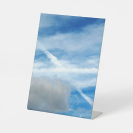 Kreuz unter Wolken Foto Sockelschild
