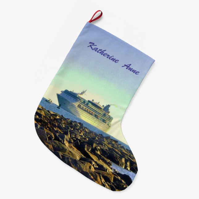 Kreuzfahrt-Schiff, welches die Anlegestellen Großer Weihnachtsstrumpf (Vorderansicht (hängend))
