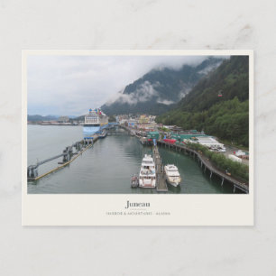 Kreuzfahrthafen Juneau und wolkenverhangene Berge Postkarte