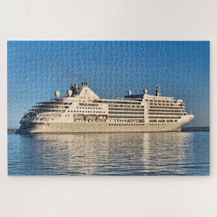 Kreuzfahrtschiff am frühen Morgen, Äußerer Hafen 2