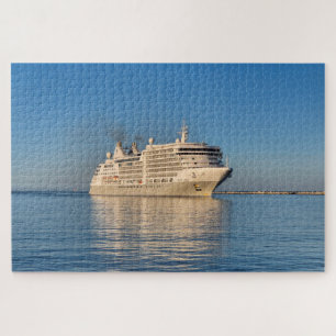 Kreuzfahrtschiff am frühen Morgen, Outer Harbor