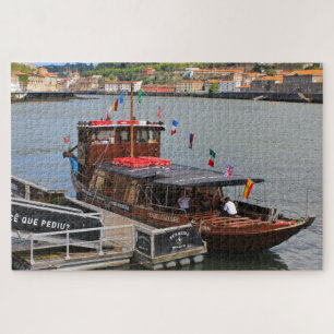 Kreuzfahrtschiff an der Anlegestelle, Porto, Portu