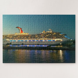 Kreuzfahrtschiff nachts