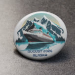 Kreuzfahrtschiff Ozean Alaska Berg Button<br><div class="desc">Dieses Design kann in dem Bereich personalisiert werden, der durch das Ändern des Fotos und/oder Textes zur Verfügung gestellt wird. Sie können auch angepasst werden, indem Sie auf Vorlage personalisieren klicken und dann auf die Schaltfläche klicken, um weitere Optionen anzupassen, um die Hintergrundfarbe zu löschen oder zu ändern, Text hinzuzufügen,...</div>