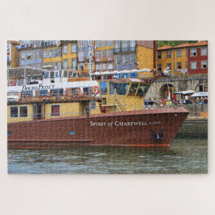 Kreuzfahrtschiffe auf dem Douro, Porto, Portugal