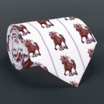 Krieg Admiral verlässt Seabiscuit in Race Neck Tie Krawatte<br><div class="desc">Der Kriegsherr verliert Seabiscuit im Rennen. Das ist ein Design, das aus meinem ursprünglichen Ölgemälde des Match Race von 1938 (das Match Race des Jahrhunderts genannt wird) gemacht wurde. Seabiscuit begeistert die Besitzer, indem er den Kriegsheradmiral besiegt. Das Rennen fand am Pimlico Rennkurs in Baltimore Maryland statt. Von einem Rennen...</div>