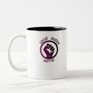 Kriegerin für soziale Gerechtigkeit Zweifarbige Tasse