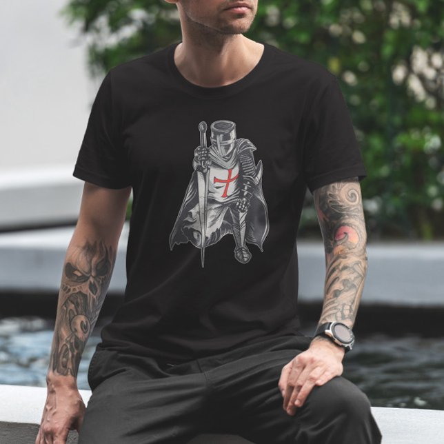 Kriegerritter im Rüstung T-Shirt (Von Creator hochgeladen)