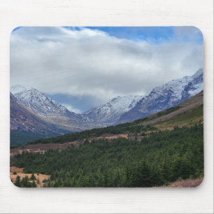 Krispe Bergtalansicht mit Wald und Gipfeln Mousepad
