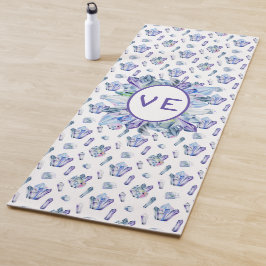Kristalle in blau Lila und grün Yogamatte
