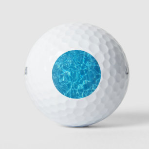 Kristallklarer Himmelblauer Poolwasser Golfball