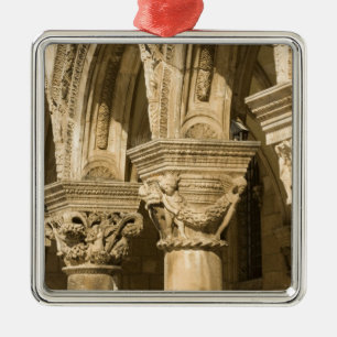 Kroatien, Dalmatien, Dubrovnik. Steinerne Bögen un Ornament Aus Metall