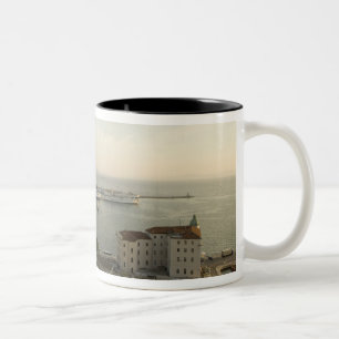 Kroatien, Dalmatien, Split. Blick auf die Riva Zweifarbige Tasse
