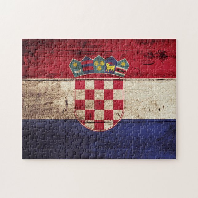 Kroatien-Flagge auf altem hölzernem Korn (Horizontal)