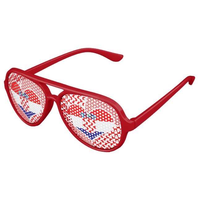 Kroatische Flagge mit Schachbrettern Herzklopfen Partybrille (Schrägansicht)