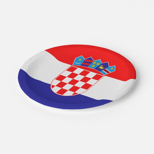Kroatische Flagge Pappteller (Schrägansicht)