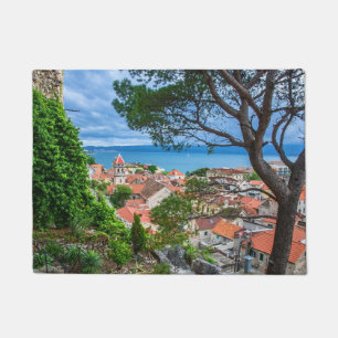 Kroatische Stadt Omis. Fußmatte