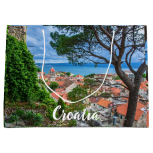 Kroatische Stadt Omis. Große Geschenktüte