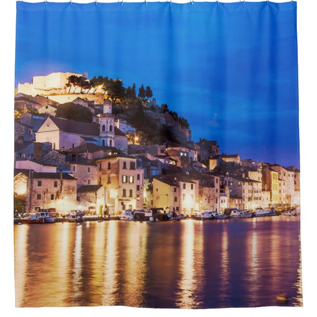 kroatische Stadt Sibenik in der Nacht Duschvorhang (Vorderseite)