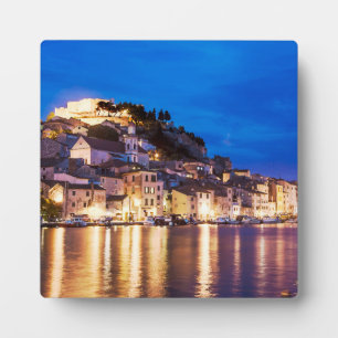 kroatische Stadt Sibenik in der Nacht Fotoplatte