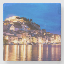 kroatische Stadt Sibenik in der Nacht