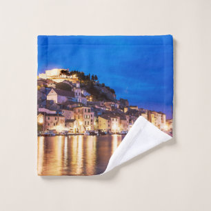 kroatische Stadt Sibenik in der Nacht Waschlappen