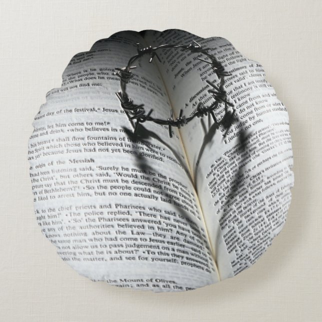 Krone von Thorns Herz und Bibel Rundes Kissen (Vorderseite)