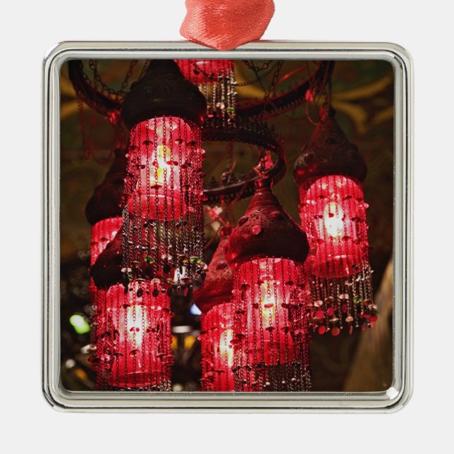 Kronleuchter zum Verkauf, Khan el Khalili Bazaar, Ornament Aus Metall (Vorne)