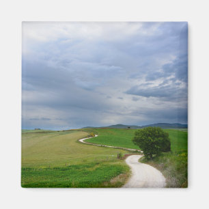 Krümmte Straße zu einem Zielmagnet Magnet