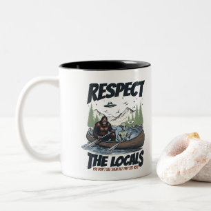 Kryptid Sasquatch Alien UFO Kanu Grafik Zweifarbige Tasse