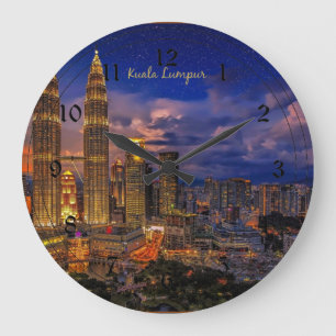 Kuala Lumpur skyline at night Große Wanduhr