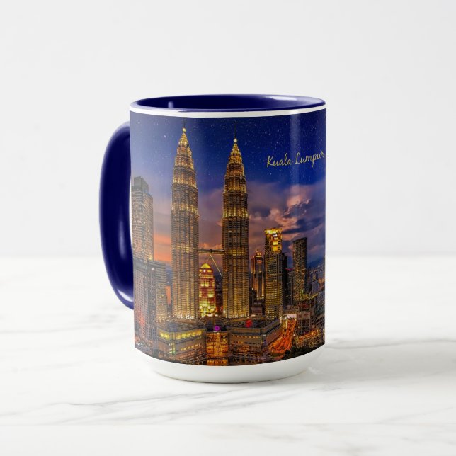 Kuala Lumpur Skyline in der Nacht Tasse (Vorderseite Links)