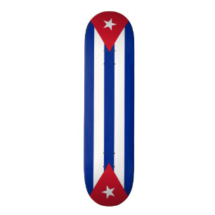 Kuba-Flaggen, zweimal Skateboard