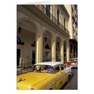Kuba, Havanna. Farbige Chevys aus den 1950er Jahre