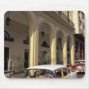 Kuba, Havanna. Farbige Chevys aus den 1950er Jahre Mousepad