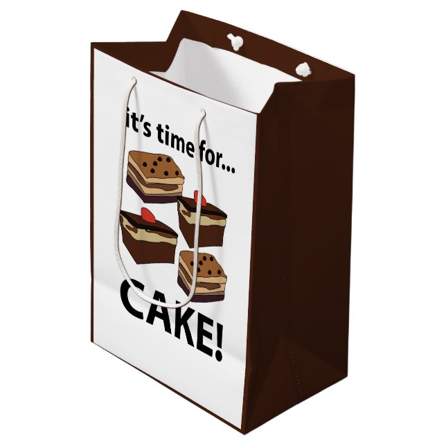 Kuchen ist Zeit für Kuchen Mittlere Geschenktüte (Vorderseite Schrägansicht)