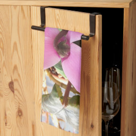 Küchenhandtuch mit echter Blume. Geschirrtuch