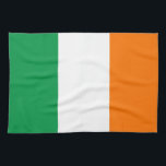 Küchentuch mit Flagge Irlands<br><div class="desc">Fügen Sie Ihrer Küche eine Touch irischen Charmes hinzu mit diesem hochwertigen Küchentuch, das die Flagge Irlands trägt! Dieses Küchentuch ist mit hochwertigen Materialien gefertigt und präsentiert wunderschön das ikonische Design der irischen Flagge - mit vertikalen Streifen in Grün, Weiß und Orange. Die lebhaften Farben und die sorgfältigen Details machen...</div>
