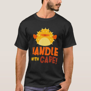Kugelfisch Mit Sorgfalt Behandeln Pufferfisch Kug T-Shirt