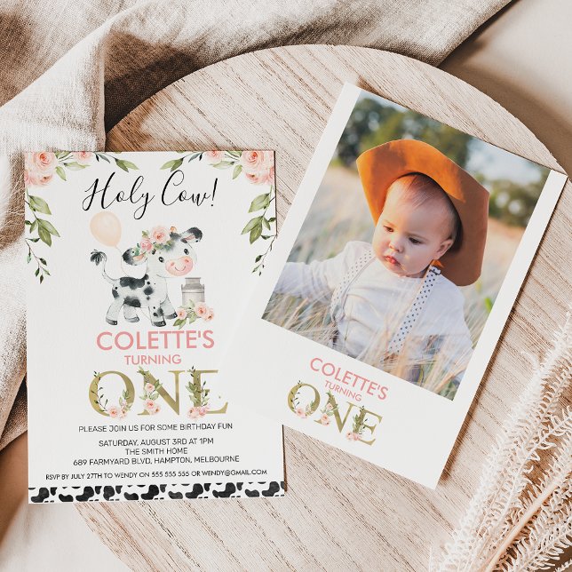 Kuh druckt Foto aus heiliger Kuh, Blüte, 1. Geburt Einladung (Holy cow themed girl's first birthday invitation featuring a cute cow, balloon, cow print and photo.)