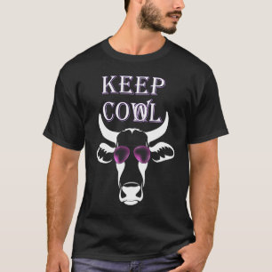 Kuh mit lila Sonnenbrille bleibt ruhig T-Shirt