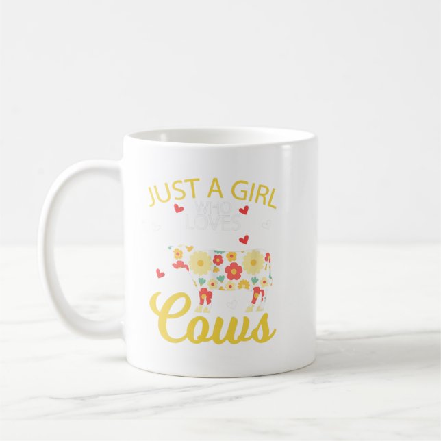 Kuh Tier überholt nur ein Mädchen, das Kühe Liebe. Kaffeetasse (Links)