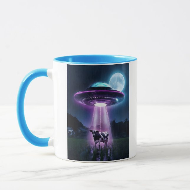 Kuh trifft Außerirdischen. Tasse (Links)