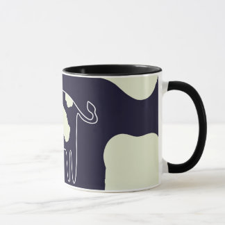 Kuhdruckbecher auf marineblarem Hintergrund mit we Tasse