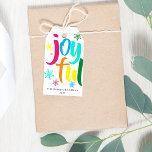 kühl gefärbtes Joyful Christmas Geschenkanhänger<br><div class="desc">In dieser Weihnachtszeit können Sie mit der Weihnachtskarte einen bleibenden Eindruck machen. Der kühne und farbenfrohe Schriftart, der JOYFUL liest und mit dem Familiennamen personalisiert ist, und das Jahr wird sicherlich jedem Aufmerksamkeit schenken. Ob Sie Geschenke an Familie, Freunde, Kollegen oder Nachbarn schicken, Ihr Geschenktag wird Ihnen den Tag aufheitern....</div>