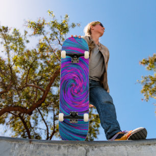 Kühl heißes Pink, Lila und Blau abstrakt Retro Skateboard