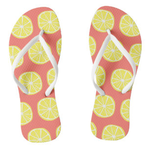 Kühle helle gelbe Zitronenscheibenmuster auf Koral Flip Flops